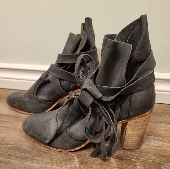 Free People Seven Wonders Leather Ankle Booties Graphite Distressed Grey 10.5 - Picture 3 of 8